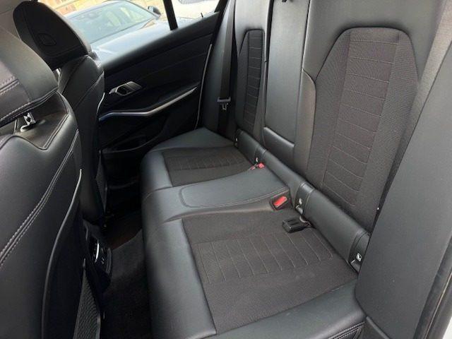 BMW 330 e Business Advantage