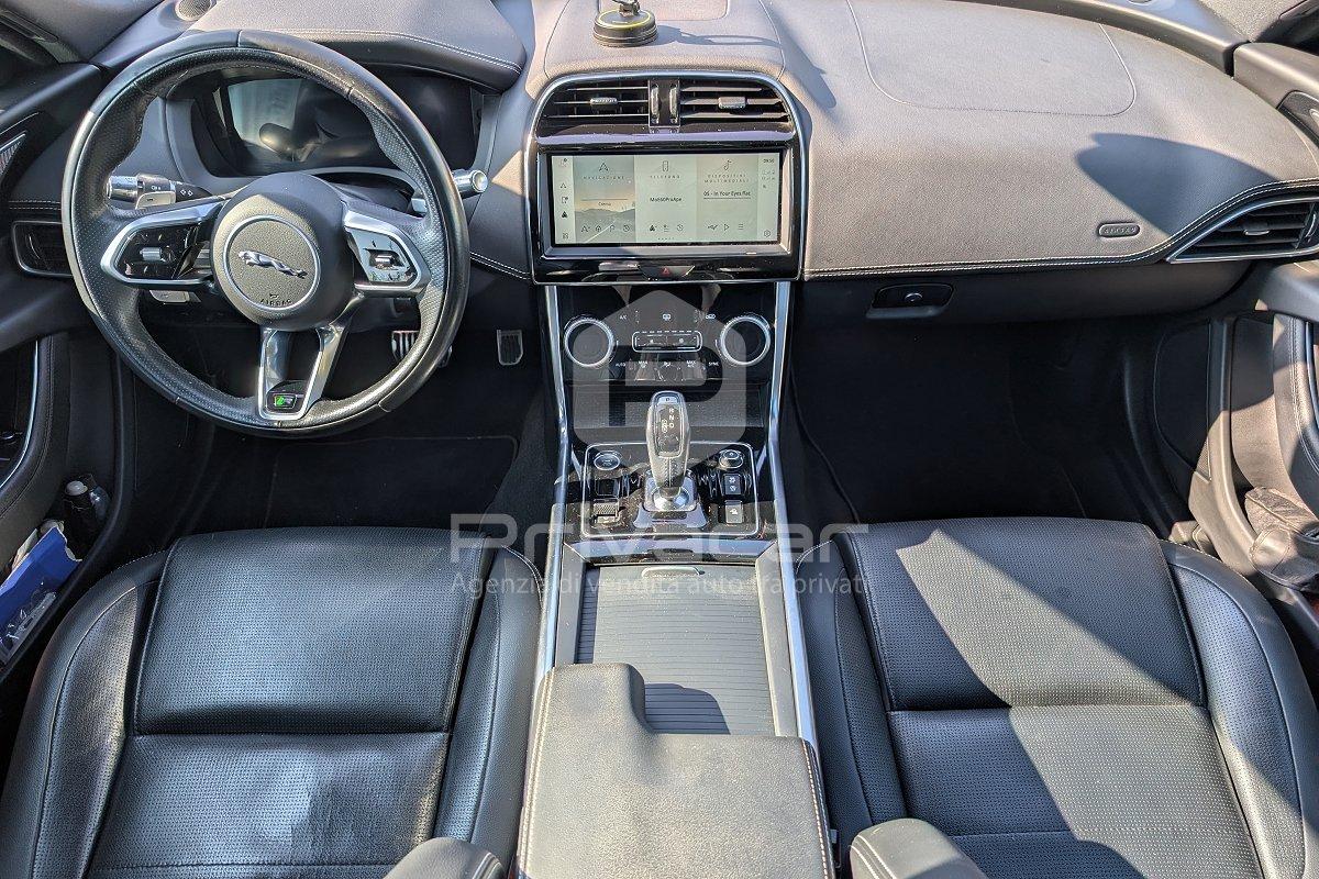 JAGUAR XE 2.0 D 204 CV AWD aut. R-Dynamic Black