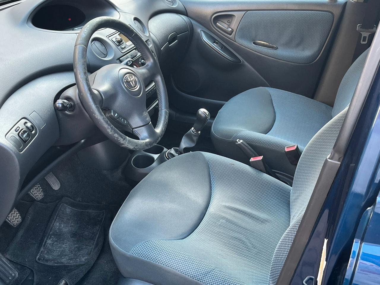 Toyota Yaris 1.0i 16V cat 5 porte Sol