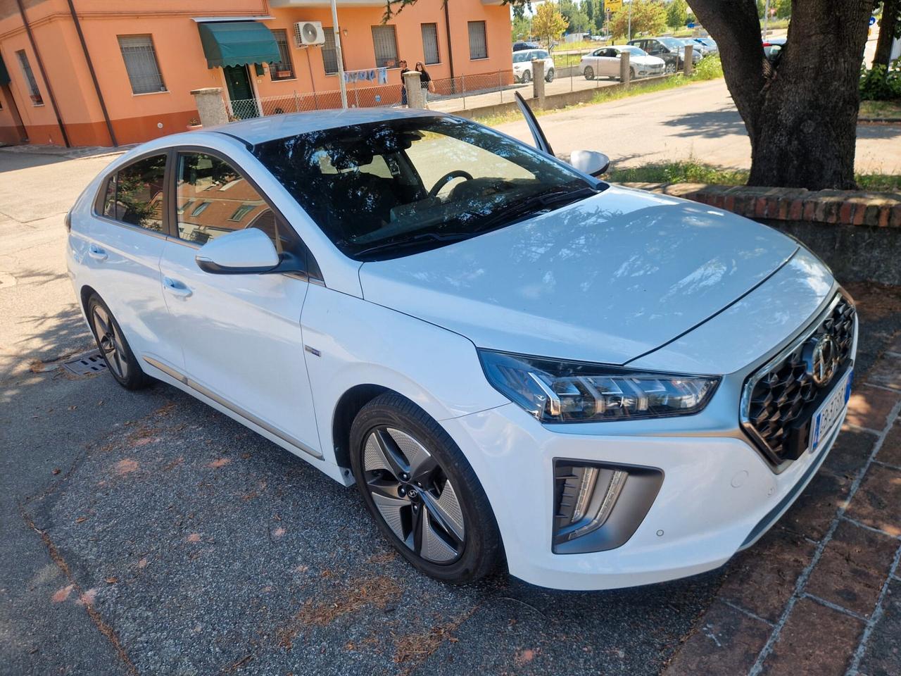 Hyundai Ioniq 1.6 Plug-in Hybrid DCT Tech