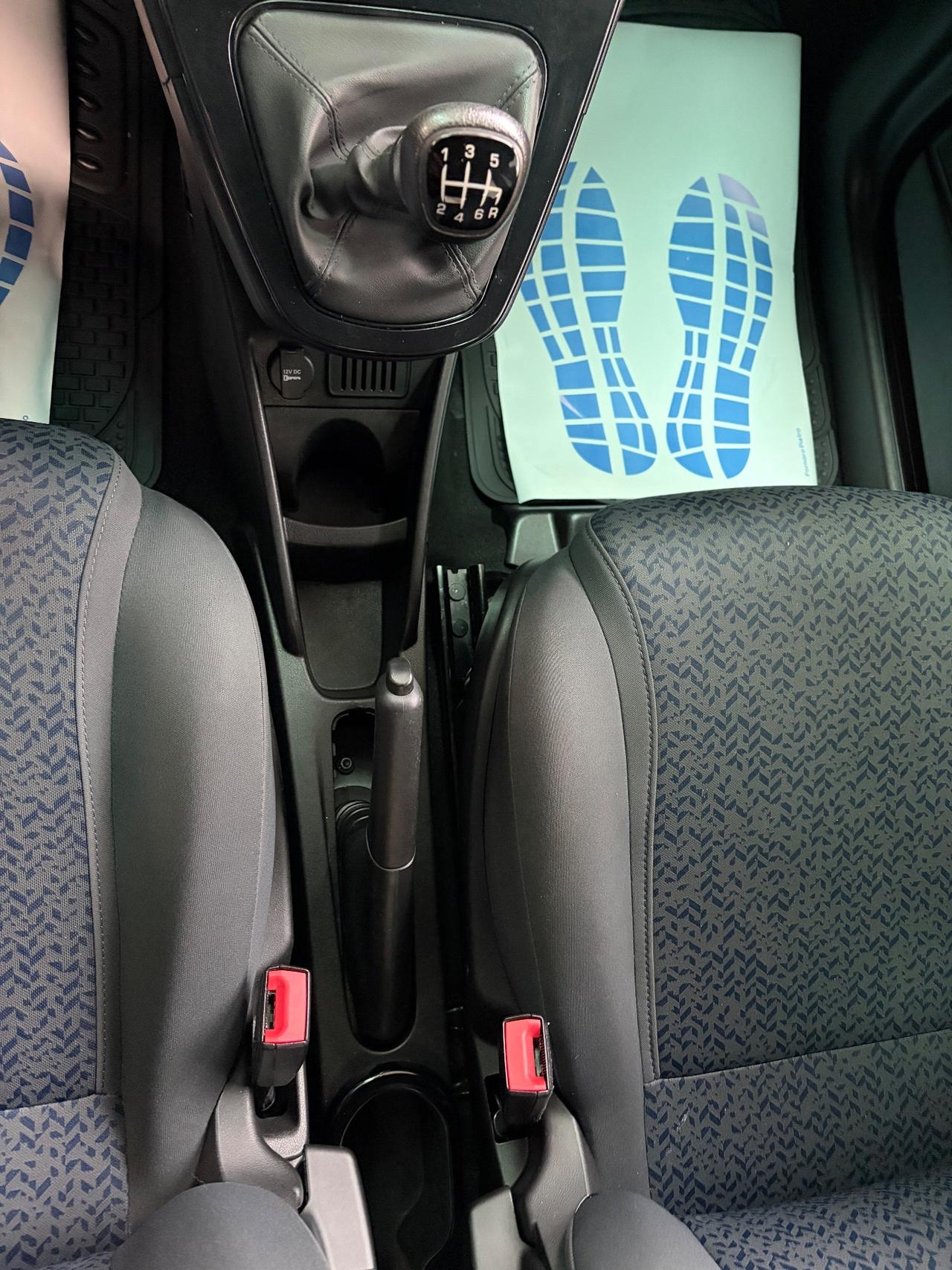 Lancia Ypsilon 1.0 Firefly hybrid silver