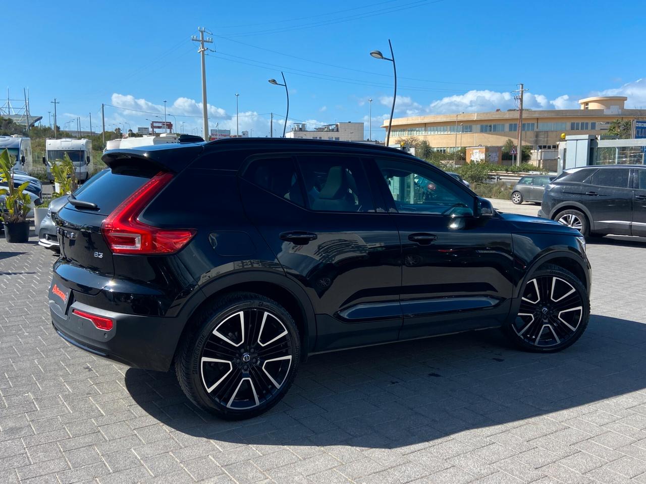 Volvo XC40 2.0 b3 Ultimate Dark Sport auto