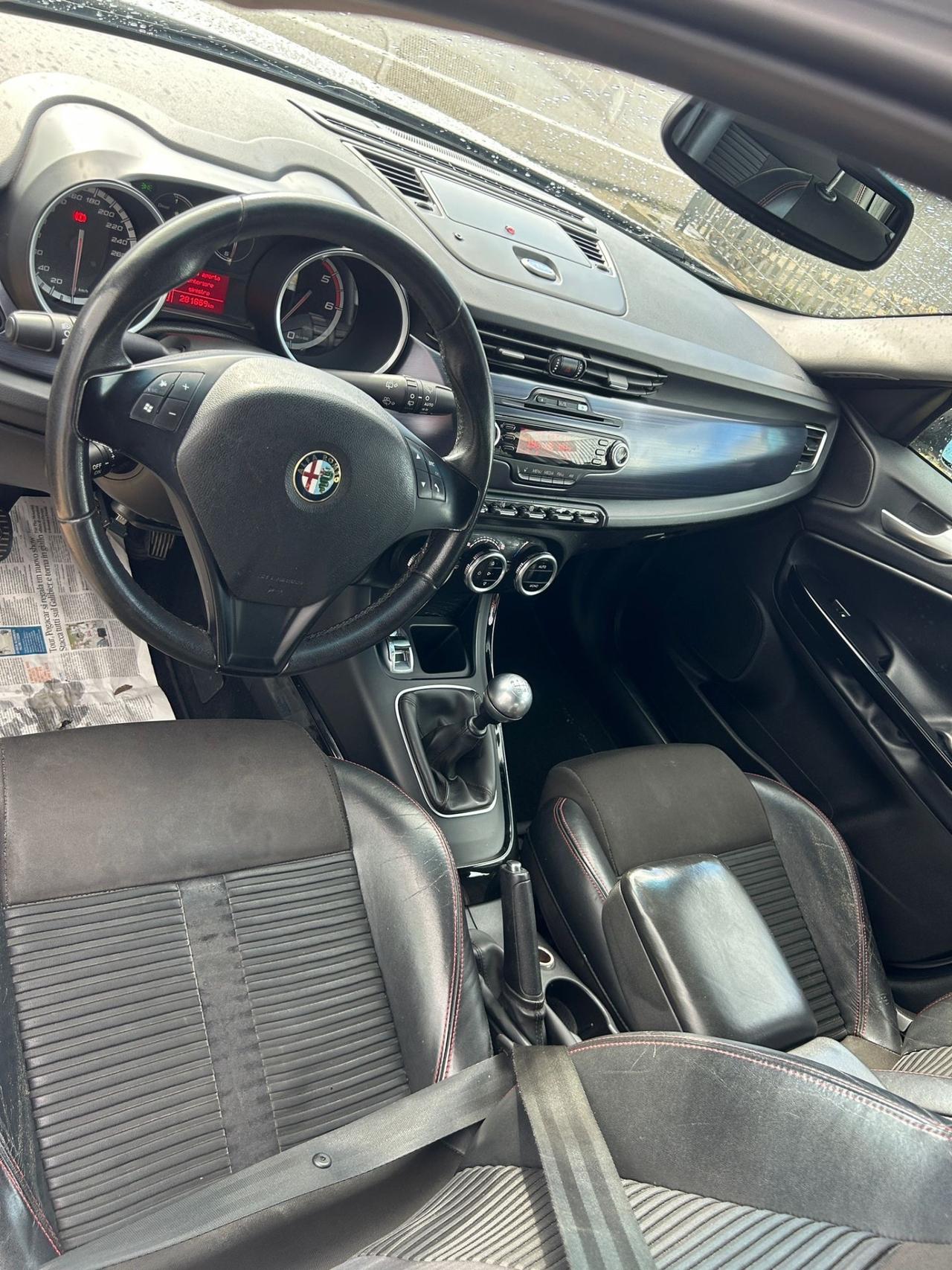 Alfa Romeo Giulietta 2.0 JTDm-2 140 CV Distinctive-2011