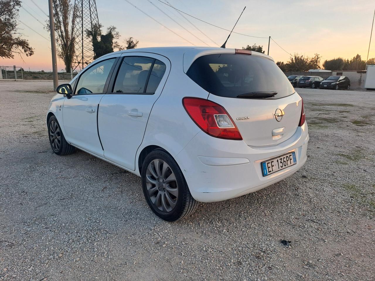 Opel Corsa 1.4 16V 5 porte Cosmo