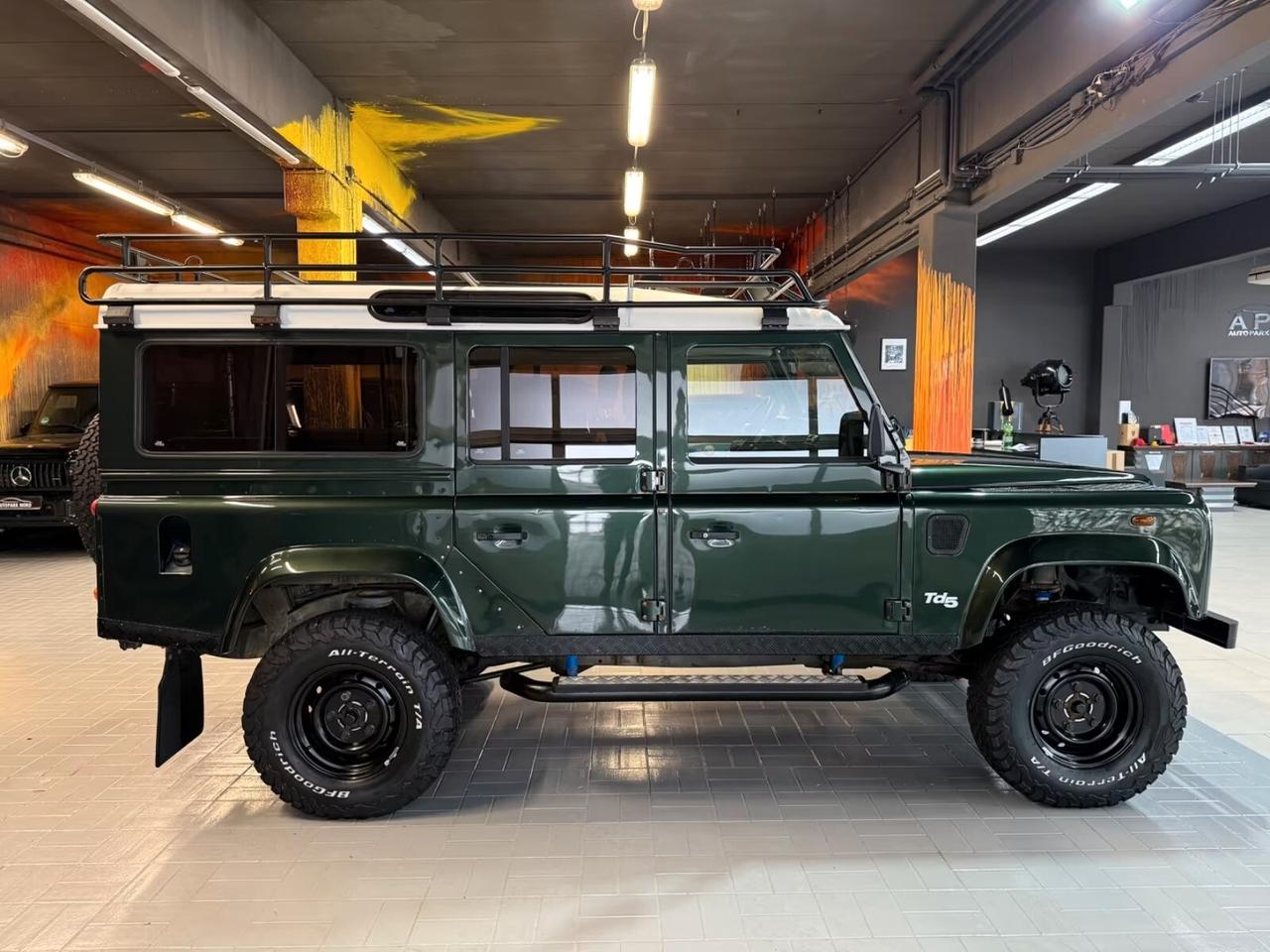 Land Rover Defender 110 2.5 Td5 Station Wagon 9 POSTI