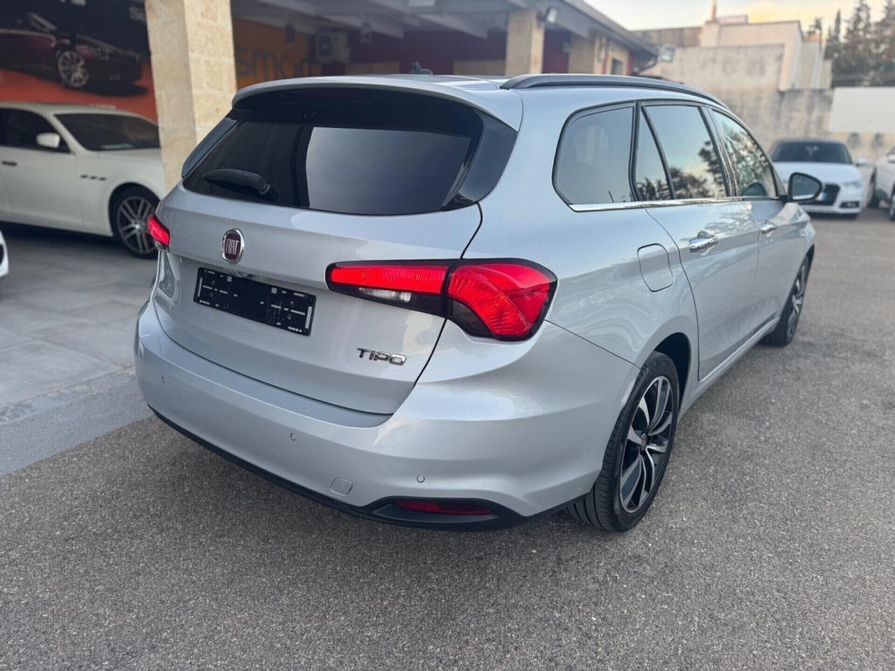 Fiat Tipo 1.6 Mjt SW Lounge Navi Retro Carplay