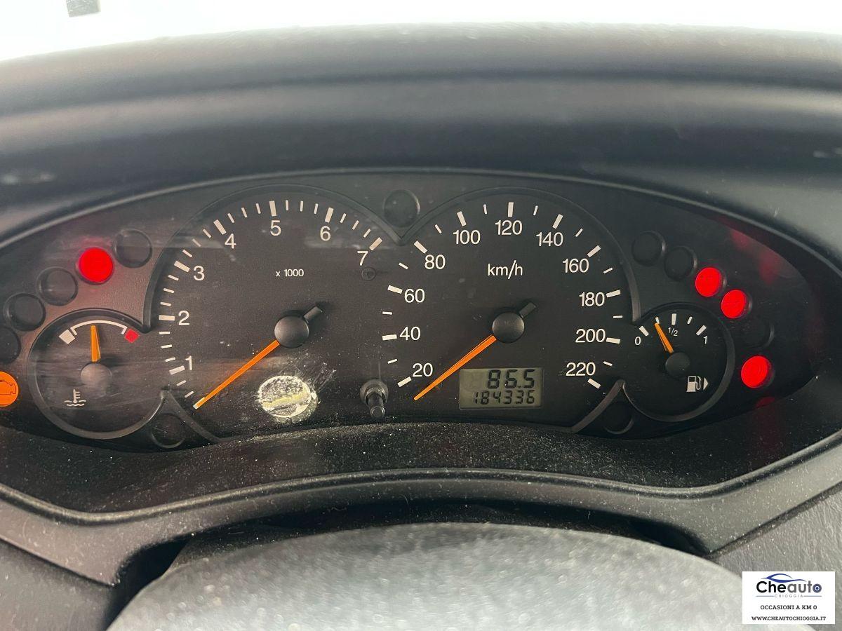 FORD - Focus - 1.6i 16V 5p. Ambiente