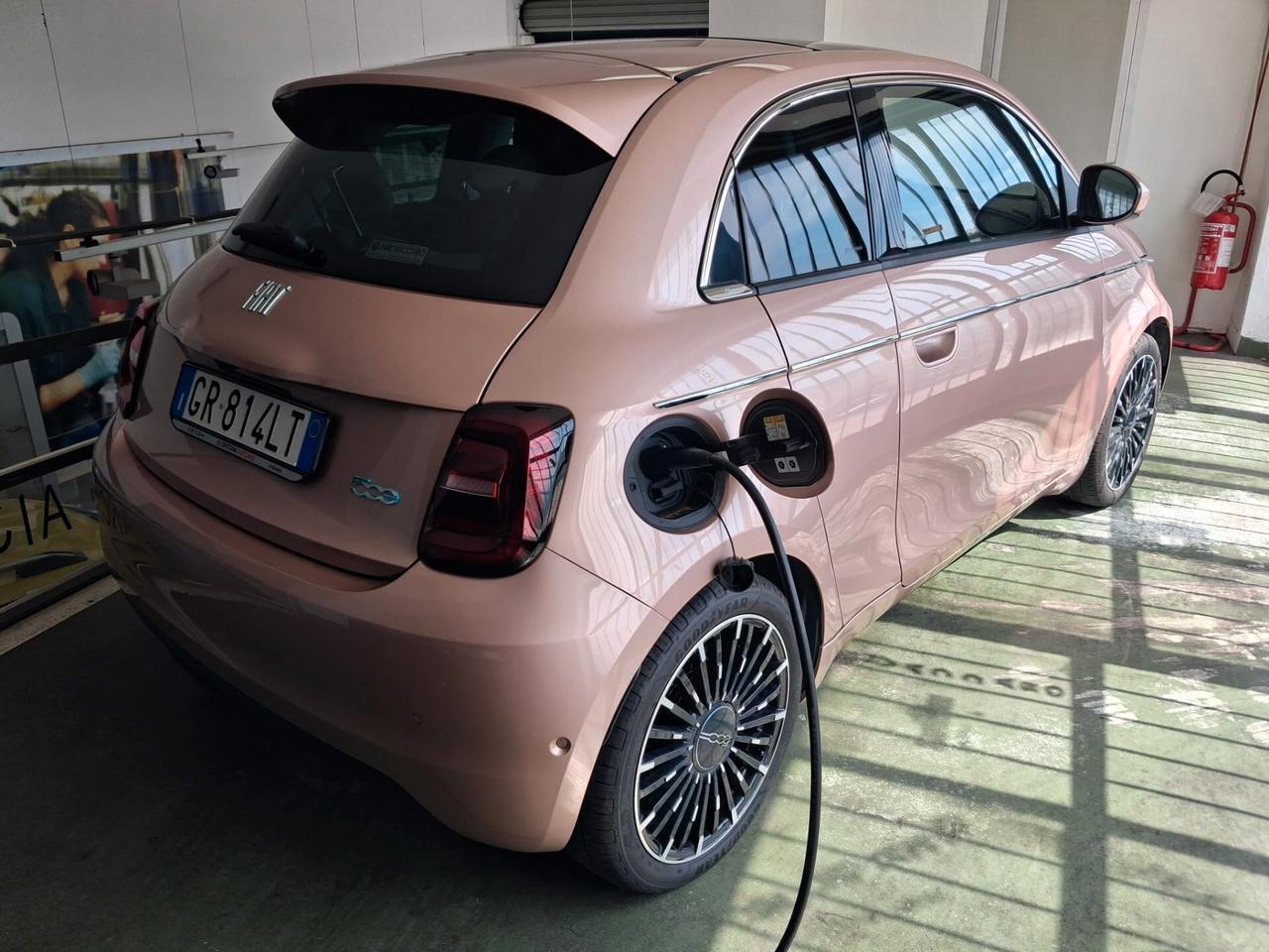 Fiat 500 500e 3+1 42 kWh La Prima VENDUTA