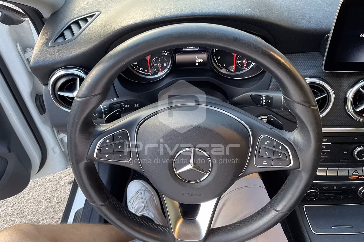MERCEDES GLA 200 Premium