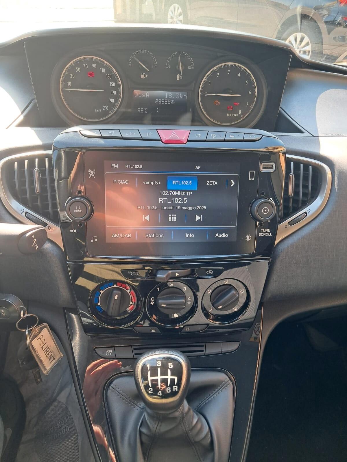 Lancia Ypsilon 1.0 FireFly 5 porte S&S Hybrid Gold