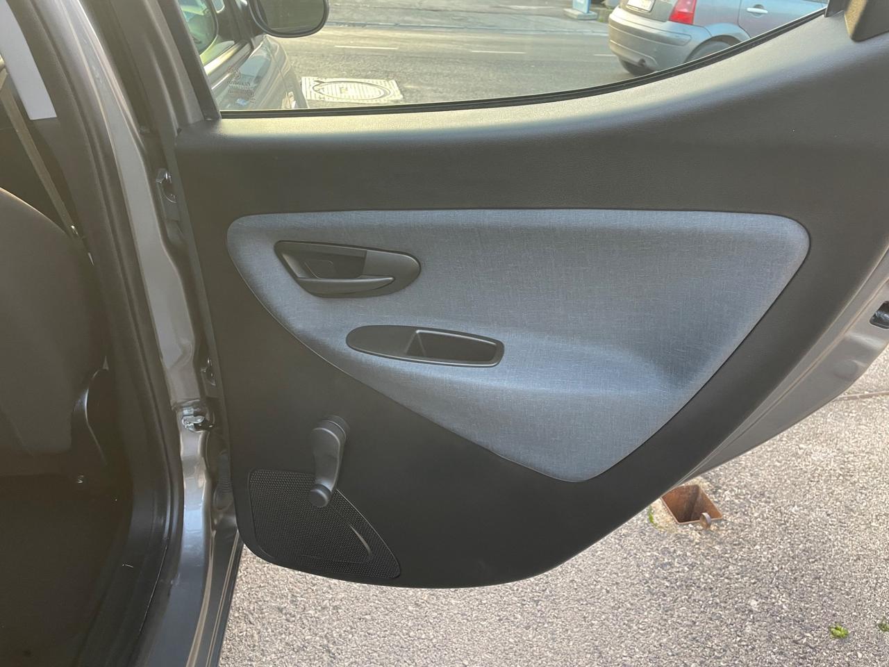 LANCIA YPSILON 1.0 BENZINA 70 (CV) 2022