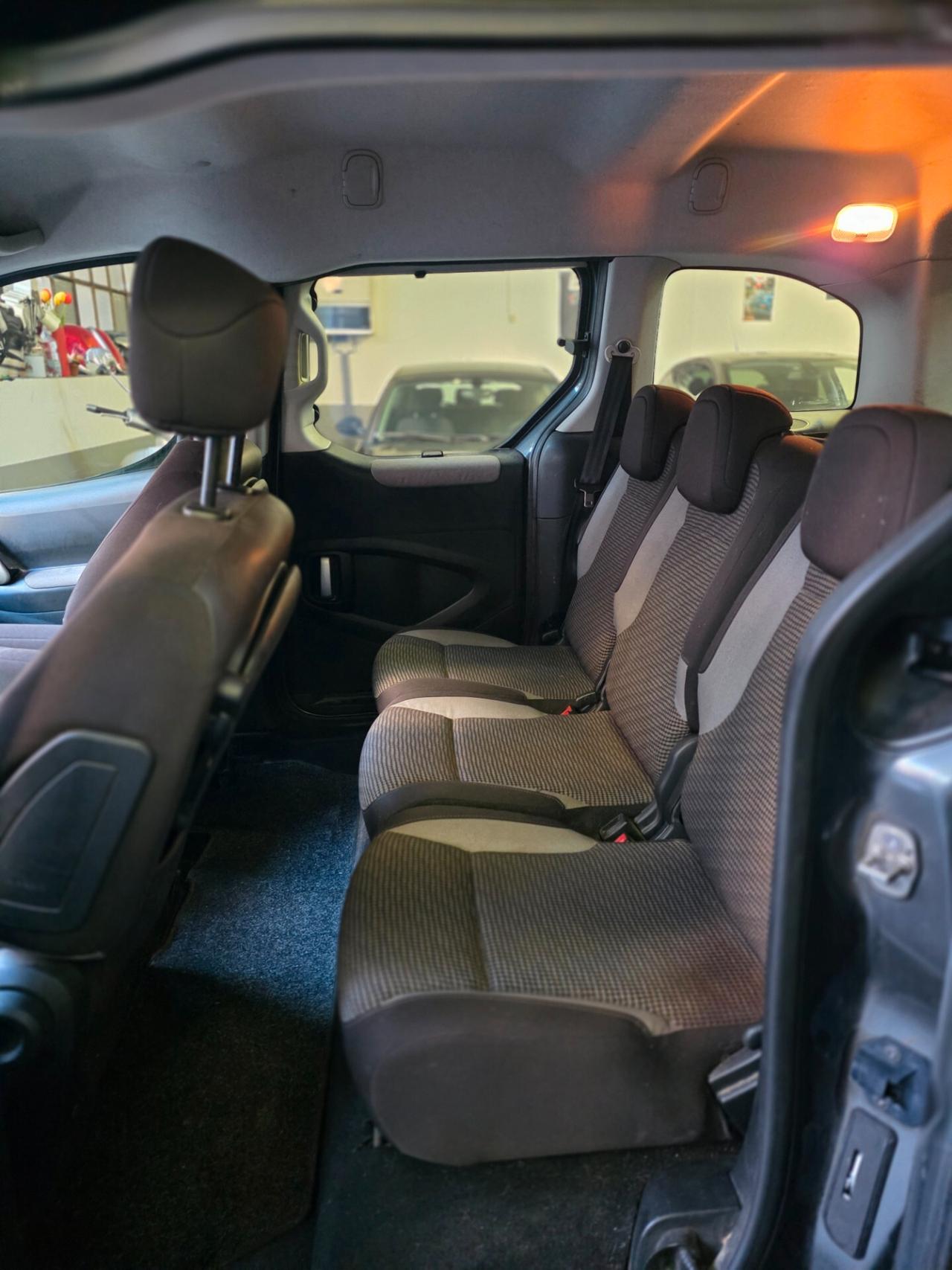 Peugeot Partner Tepee 1.6 e-HDi 92 CV S&S Outdoor