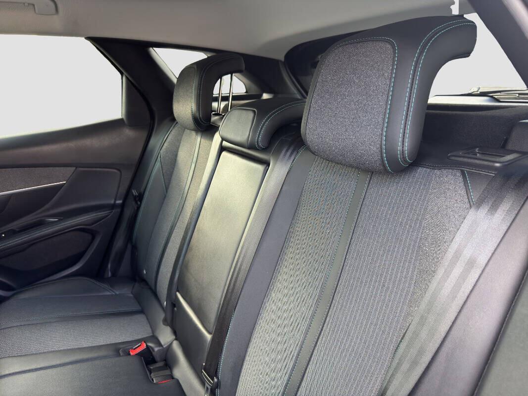 Peugeot 3008 1.5 bluehdi 130cv Allure Pack automatica 2023