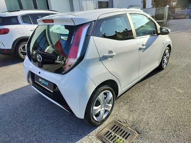 Toyota Aygo 1.0 VVT-i 69 CV 5 porte x-play MMT