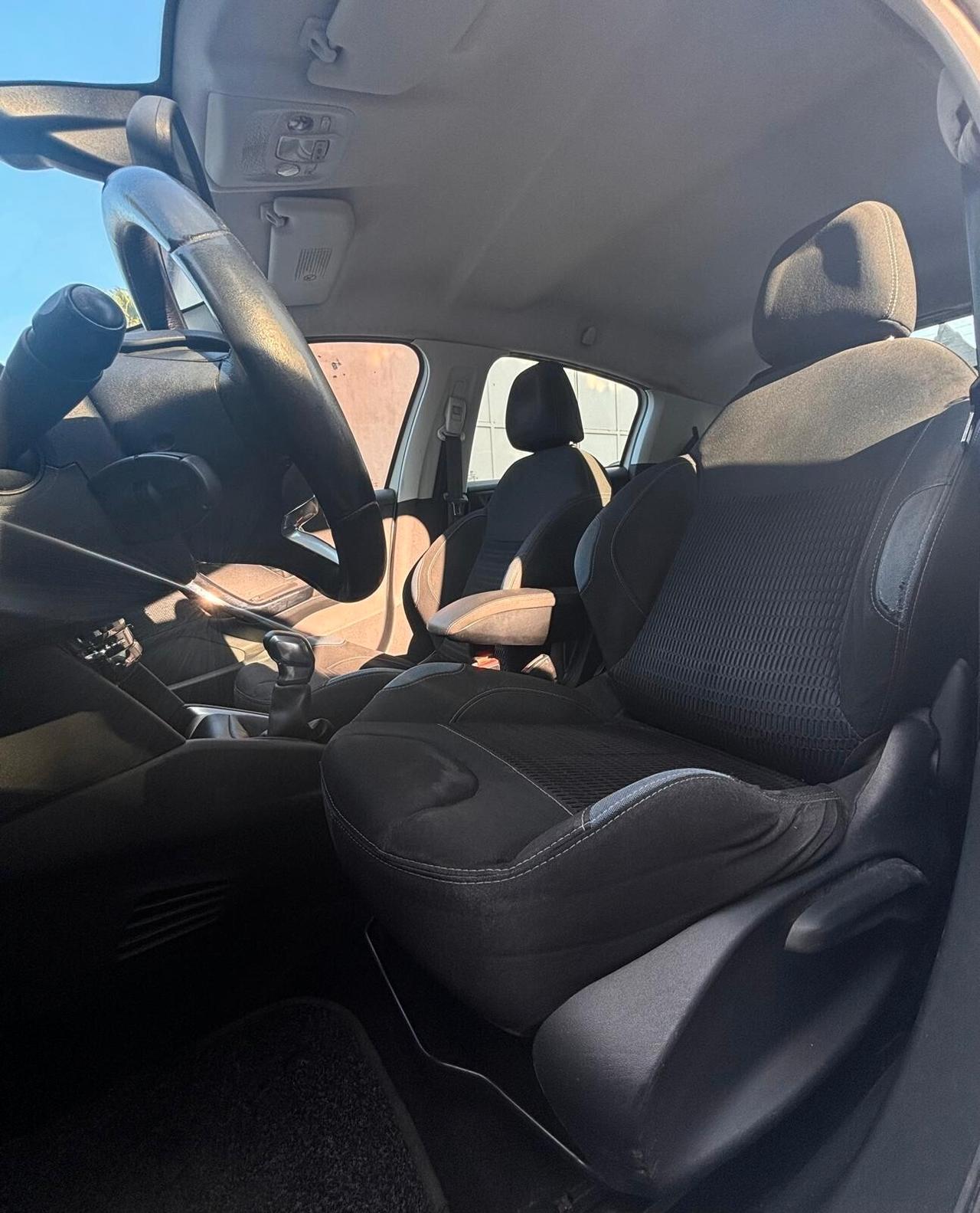 Peugeot 208 1.4 HDi 68 CV 5 porte Allure