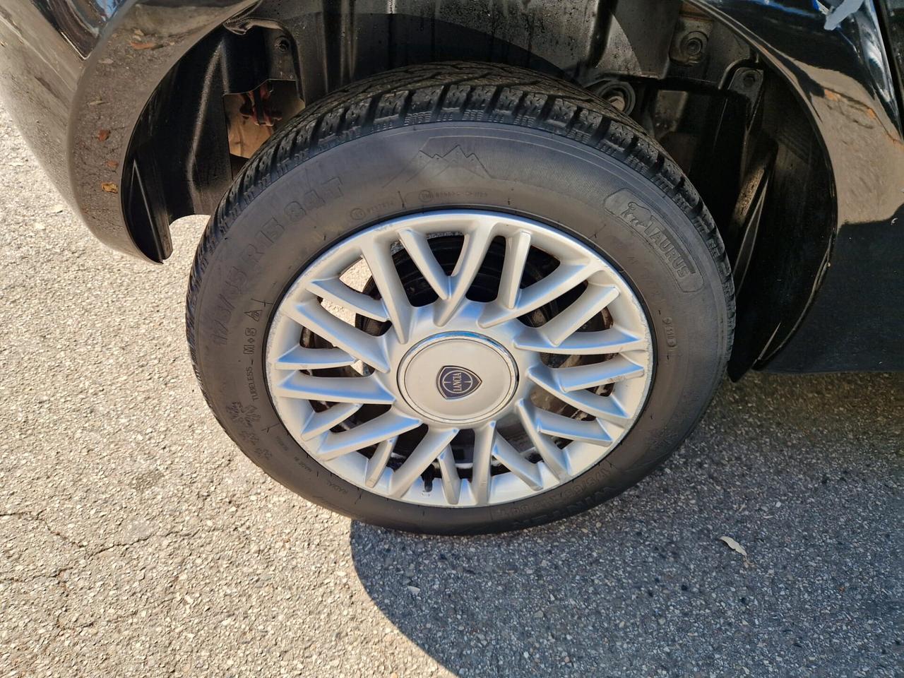 Lancia Ypsilon 0.9 TwinAir 85 CV 5 porte Metano Ecochic Elefantino