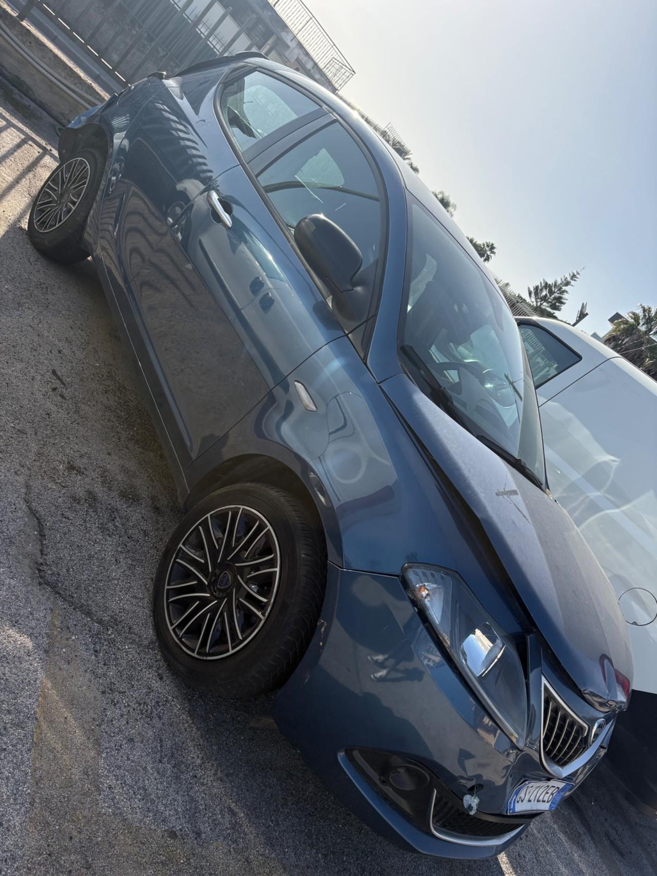 Lancia Ypsilon 1.0 Firefly Hybrid Gold 70CV