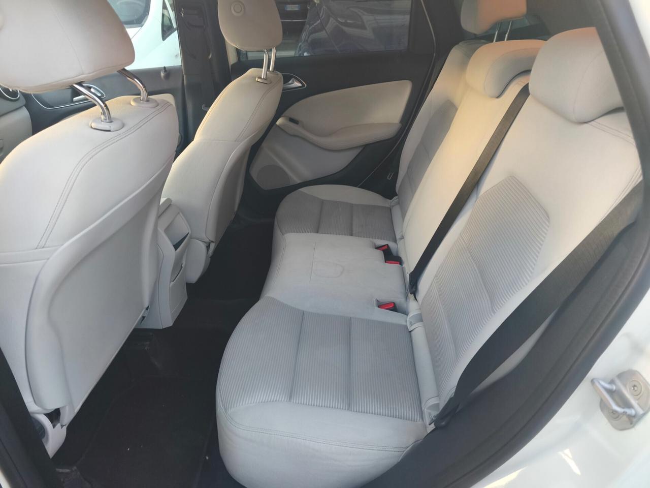 Mercedes B 200d-Noleggio