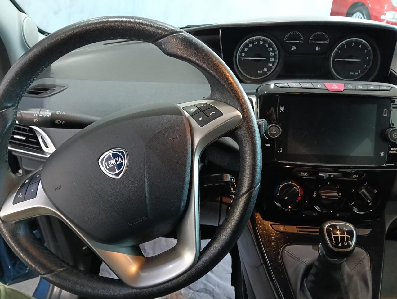 Lancia Ypsilon 1.0 FireFly 5 porte S&S Hybrid Gold