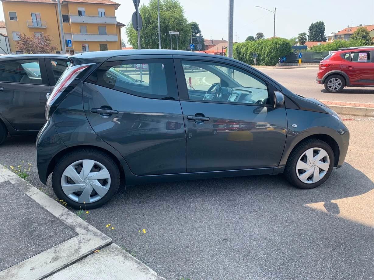 Toyota Aygo 1.0 VVT-i 69 CV x-play NEOPATENTATI