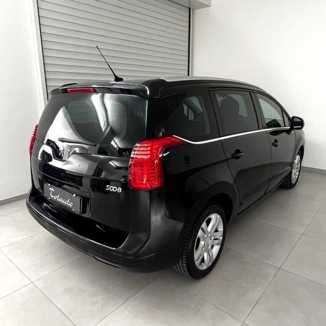 PEUGEOT 5008 1.6 HDi 115CV Allure