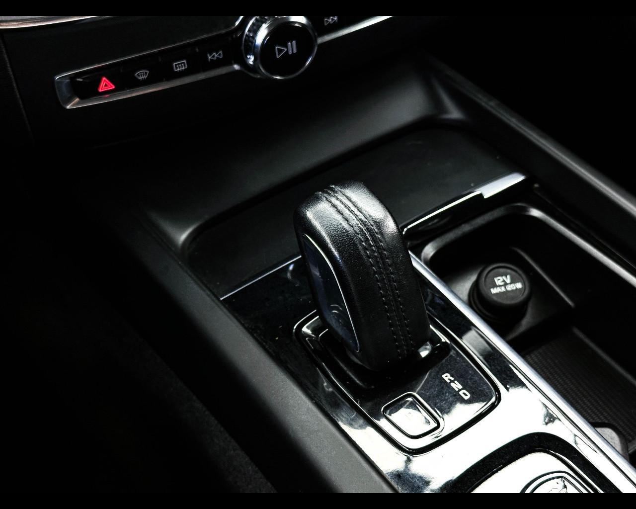 VOLVO XC60 B4 (d) AWD Geartronic Momentum Pro