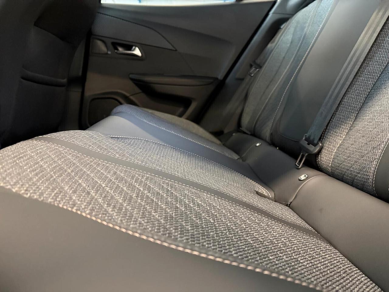 Peugeot 2008 ALLURE motore elettrico 156 CV 5 porte SPOTICAR