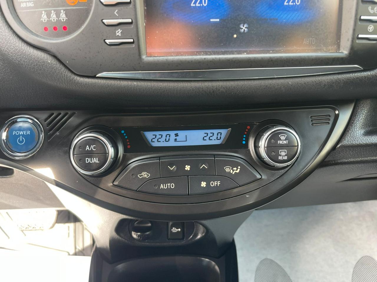 Toyota Yaris 1.5 Hybrid 5 porte Cool Red Edition