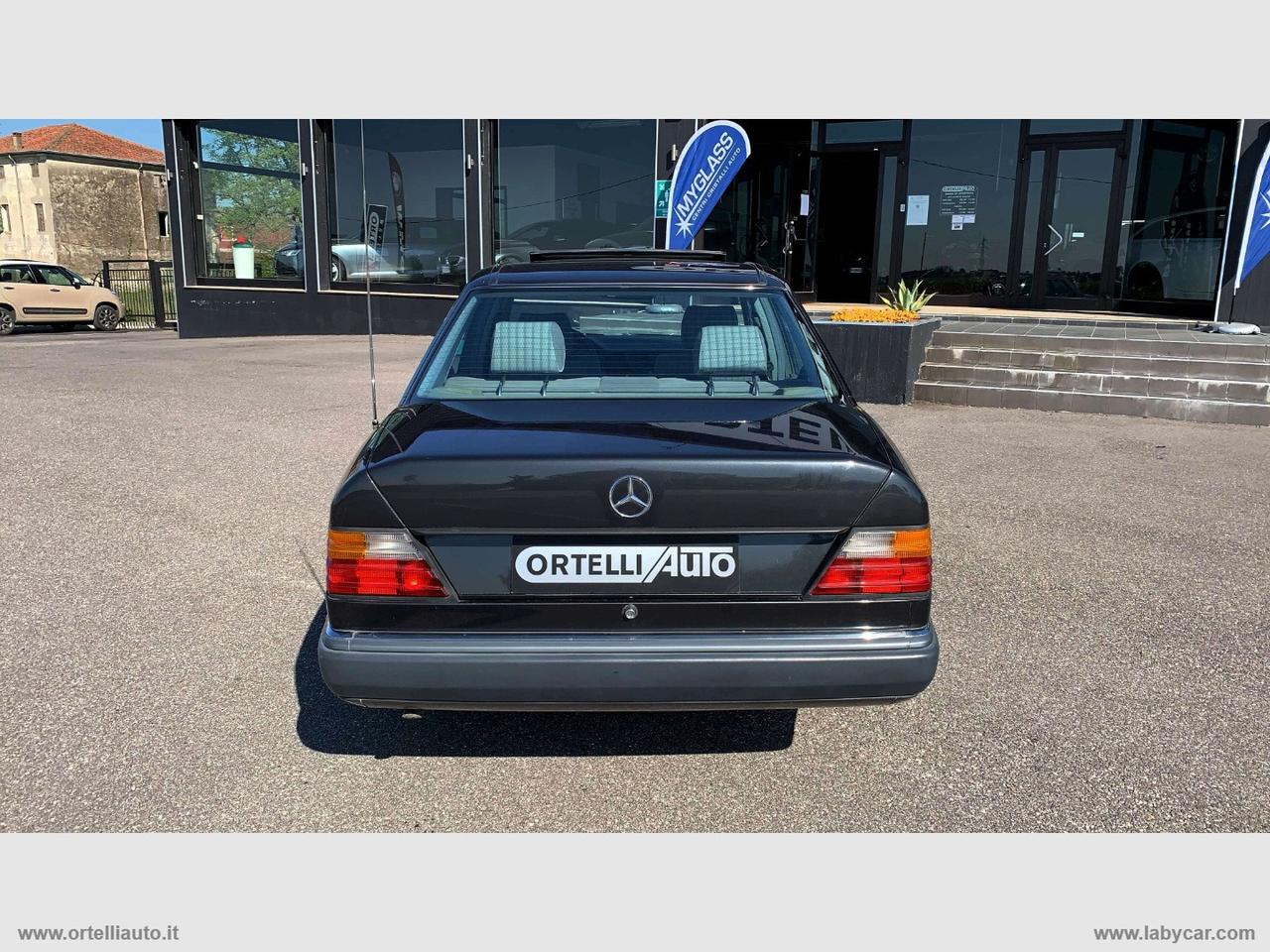 MERCEDES-BENZ 200 E DA COLLEZIONE