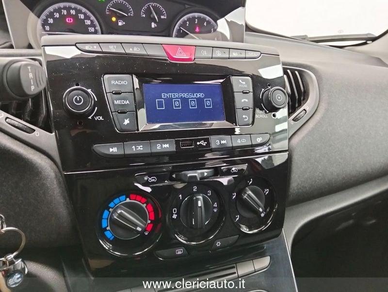 Lancia Ypsilon 1.0 FireFly 5 porte S&S Hybrid Ecochic Silver