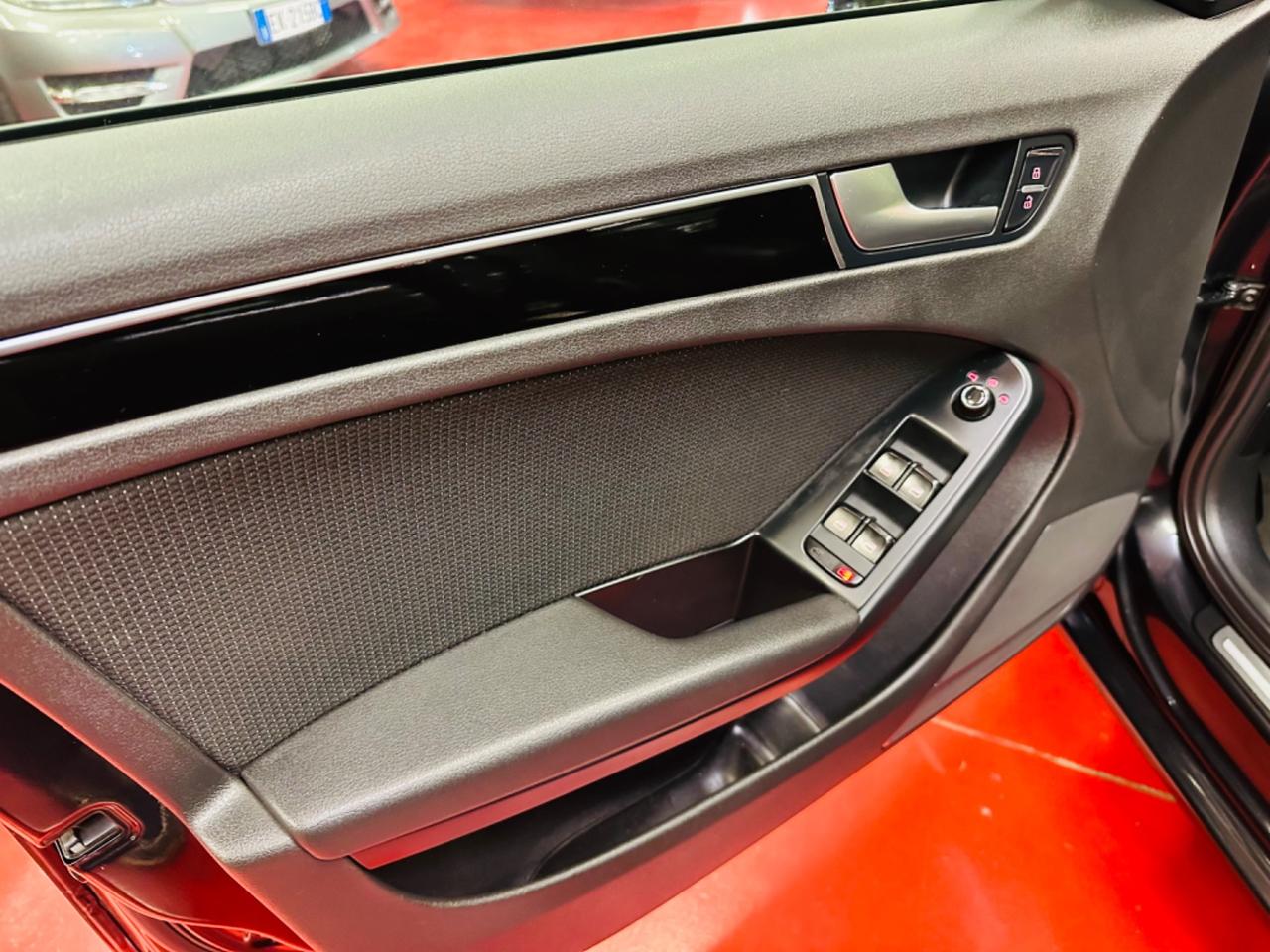 Audi A4 Avant 2.0 TDI 143CV 6Marce S-Line