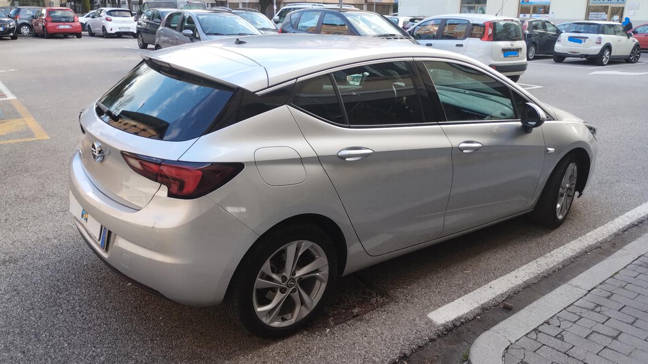 Opel Astra 1.6 CDTi 136CV Start&Stop 5 porte Dynamic NEOPATENTATI