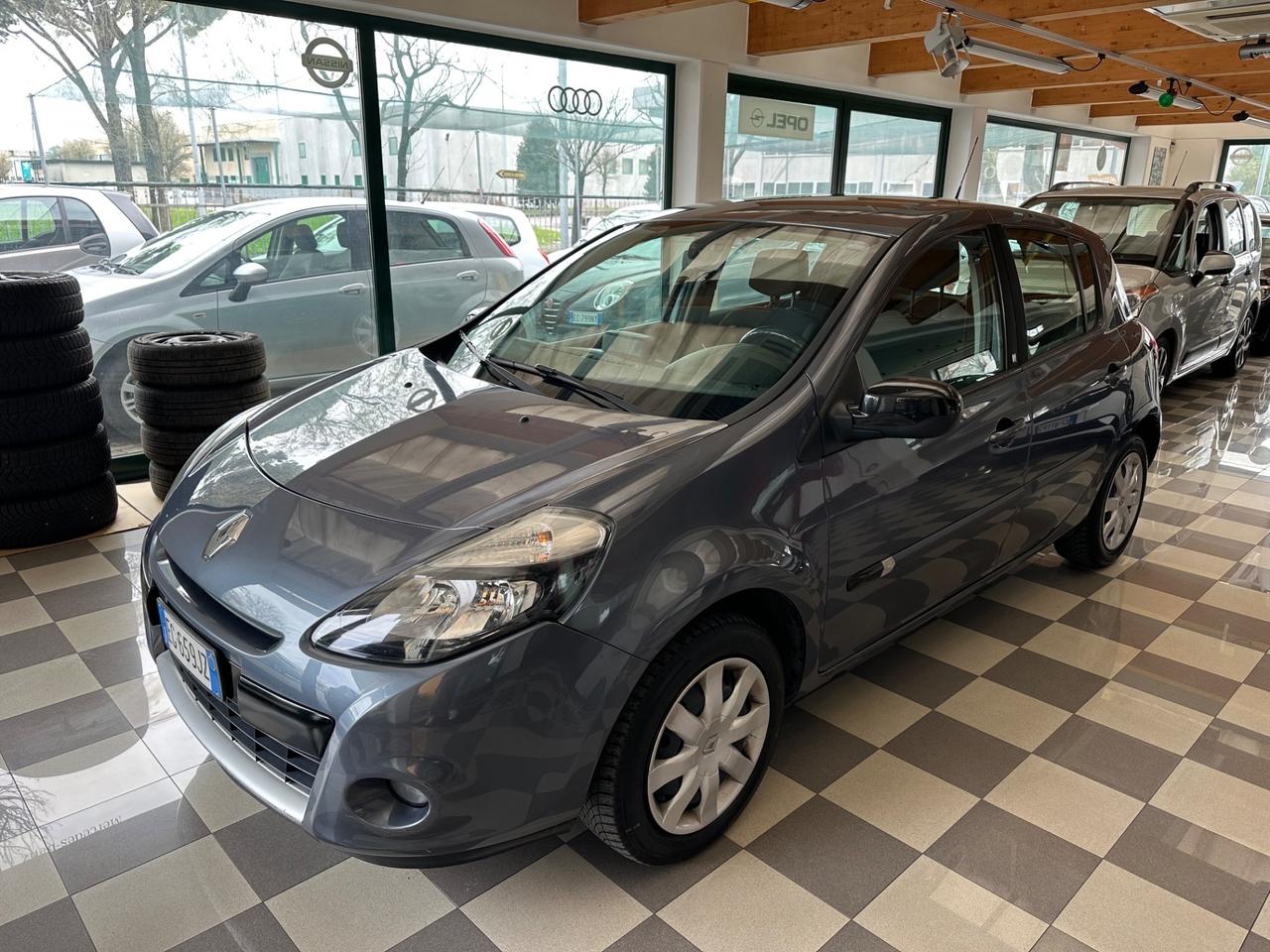 Renault Clio 1.2 75Cv Neopatentati