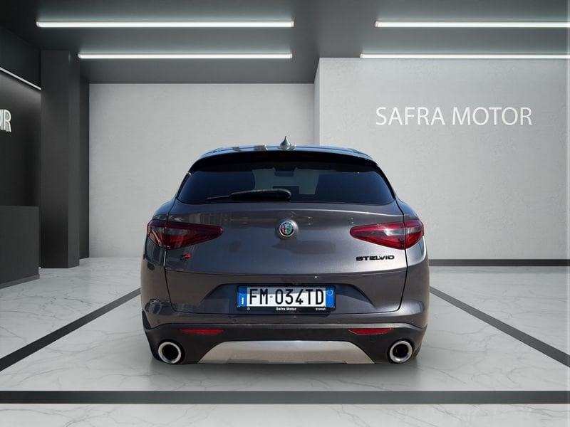 Alfa Romeo Stelvio 2.2 Turbo Diesel 210CV AT8 Q4 Super