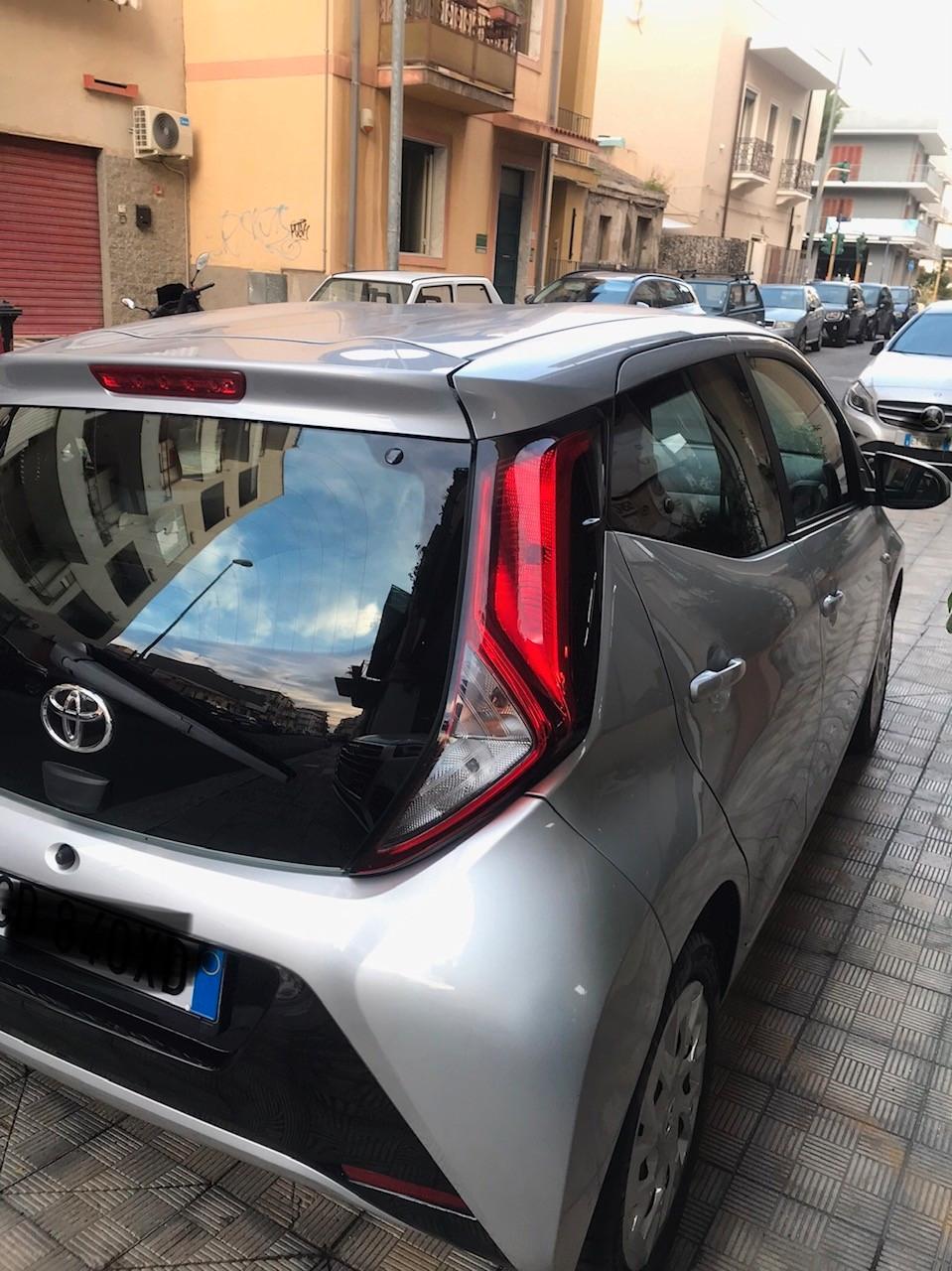 Toyota Aygo Connect 1.0 VVT-i 72 CV 5 porte x-play