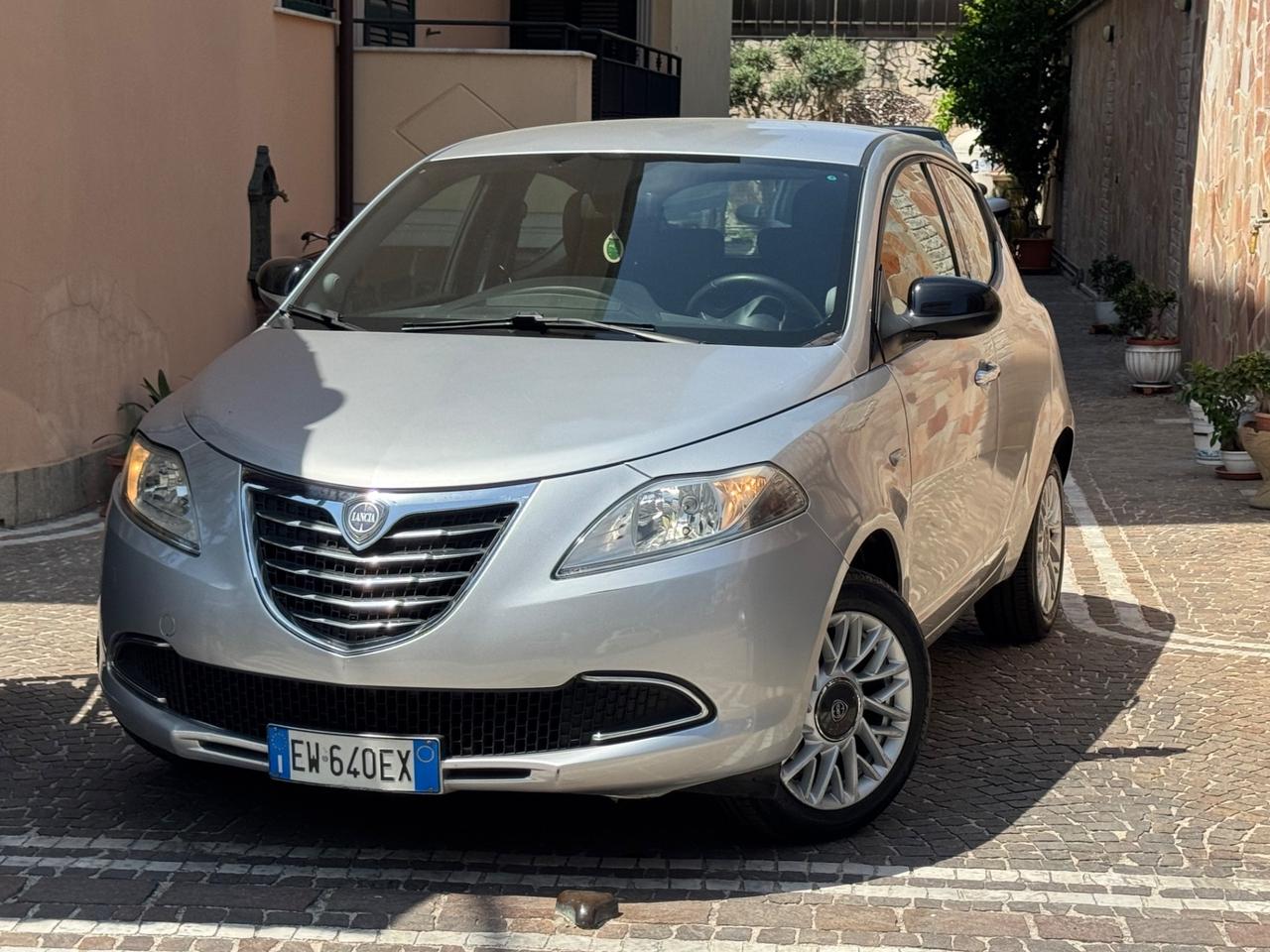Lancia Ypsilon 1.2 69 CV 5 porte S&S Silver