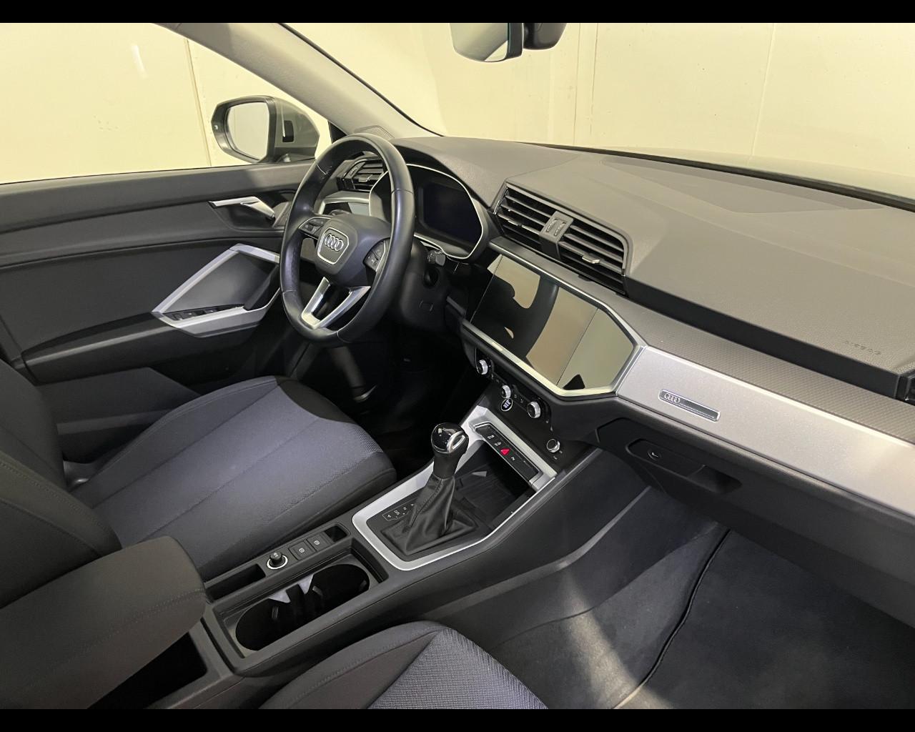AUDI Q3 35 S-TRONIC BUSINESS ADVANCED