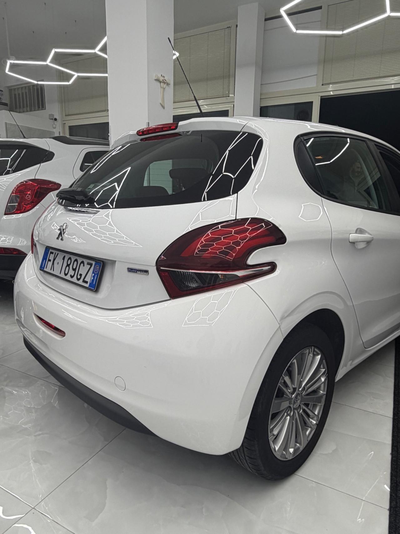 Peugeot 208 PureTech 82 5p. GPL Allure