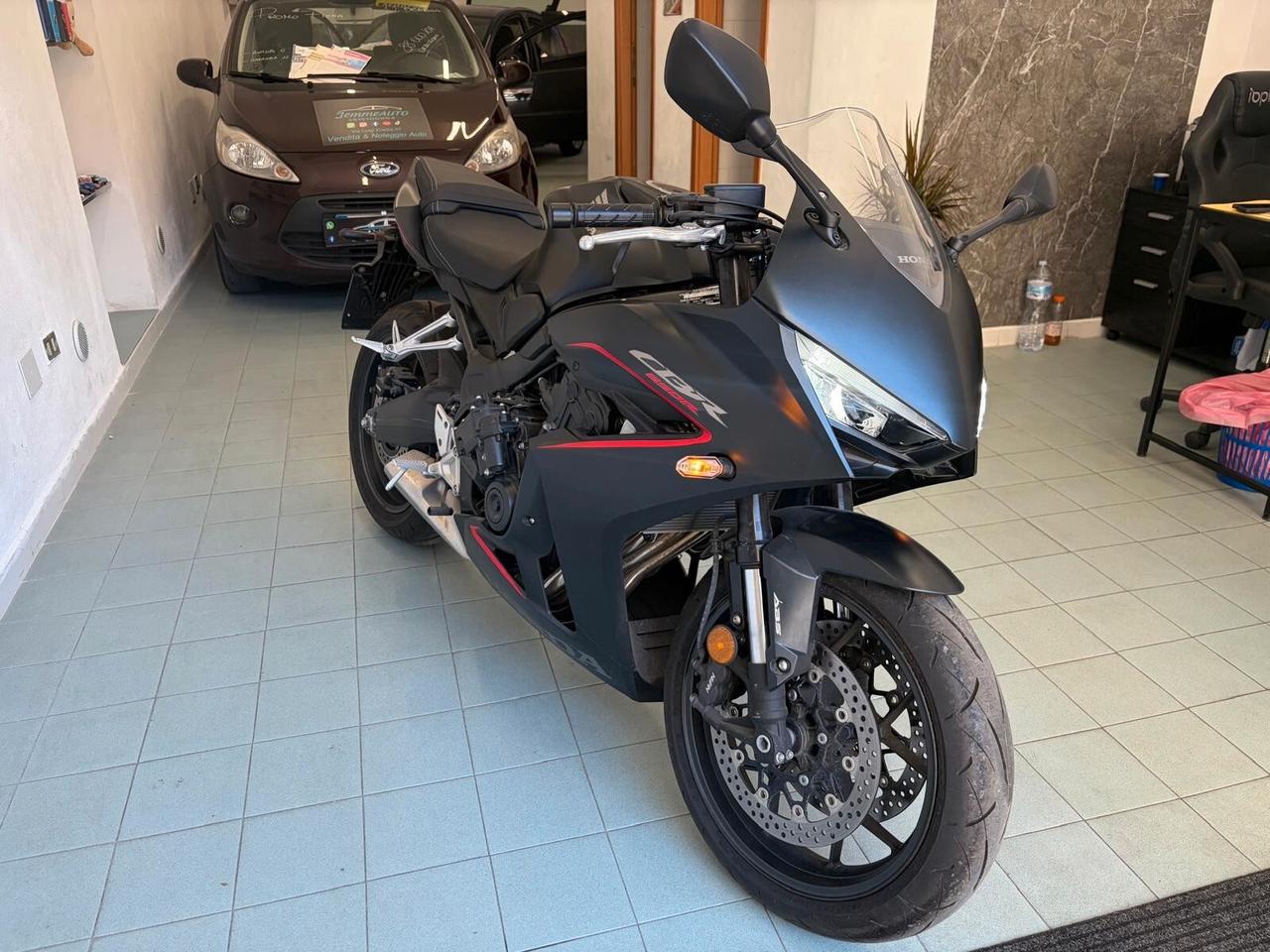 Honda CBR 650 R PARI AL NUOVO SOLO 1296KM