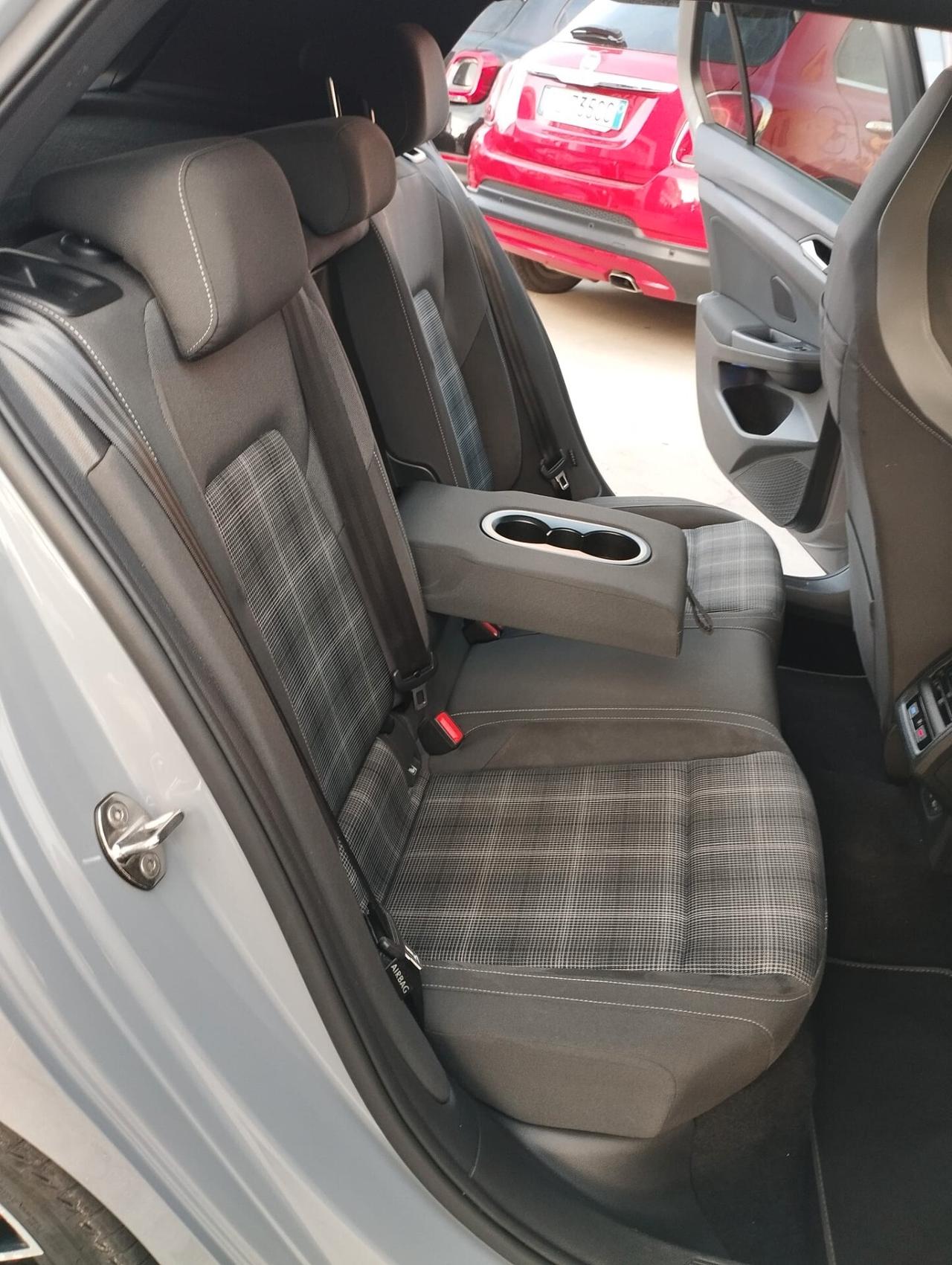 Volkswagen Golf 2.0 TDI GTD DSG