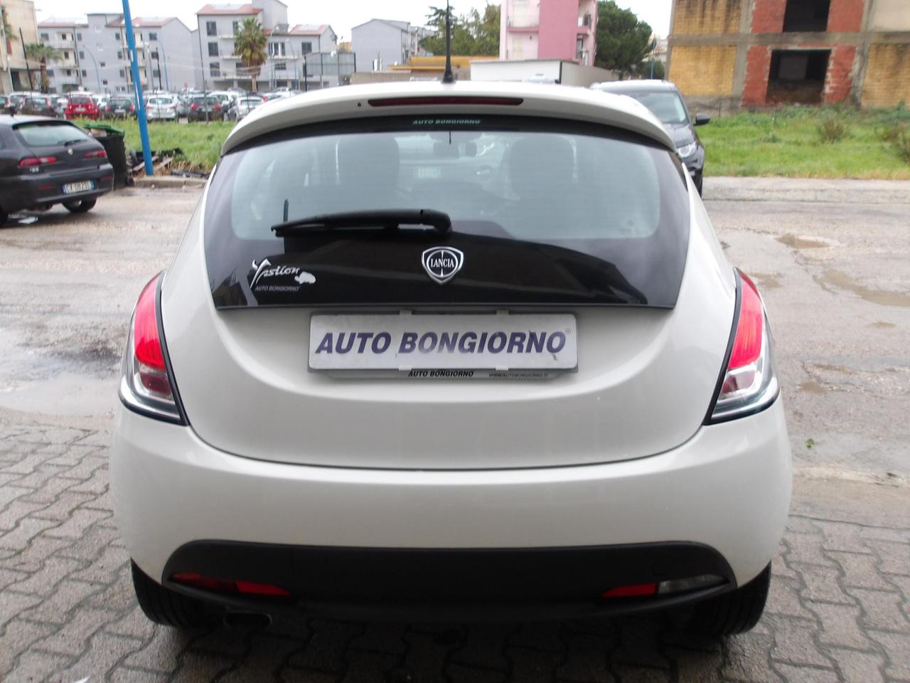 Lancia Ypsilon 5 Porte Ypsilon 1.2 8v Silver c/clima 69cv