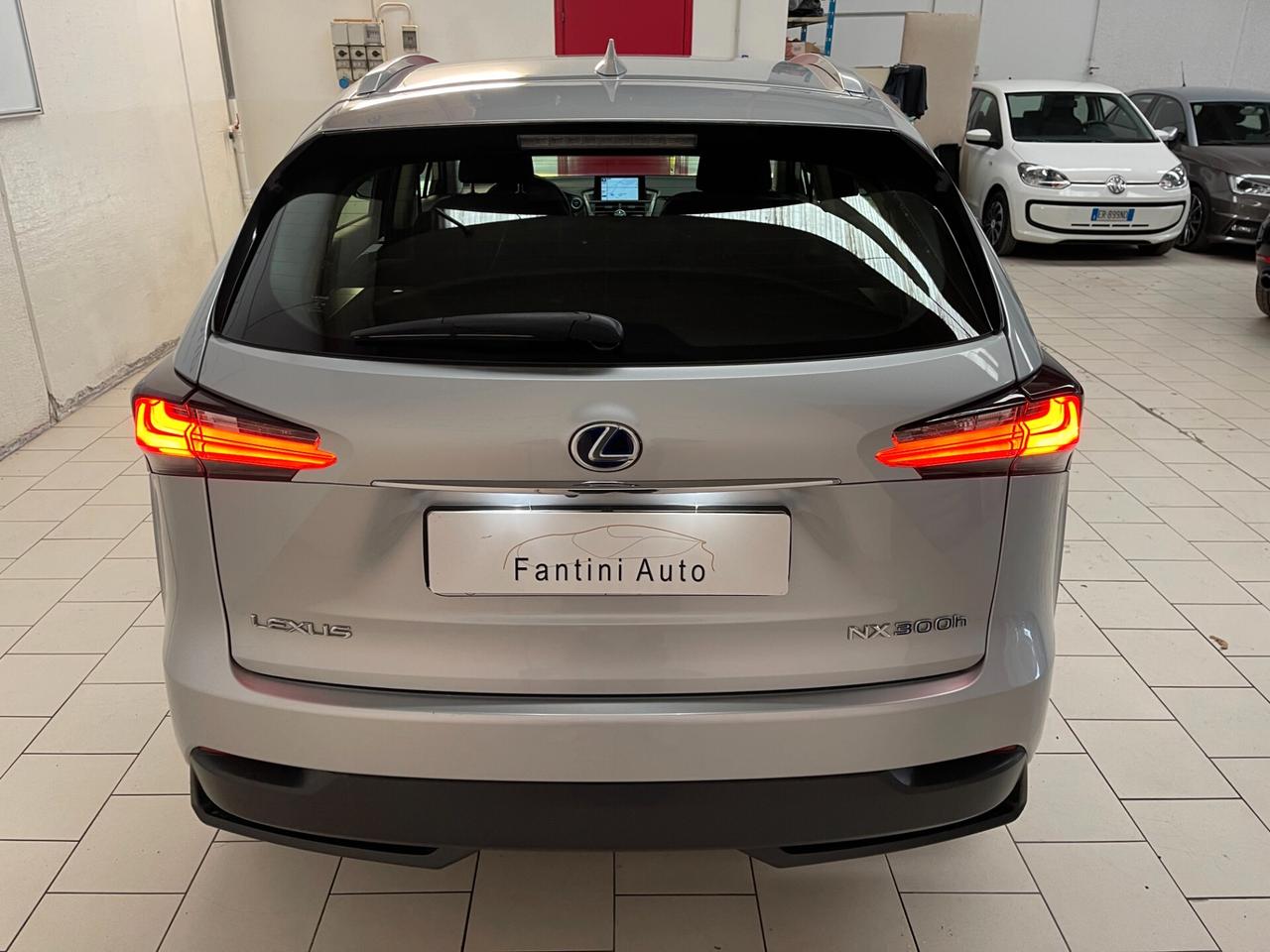 Lexus NX 300h 2.5 Executive 4wd cvt-LEGGI SOTTO