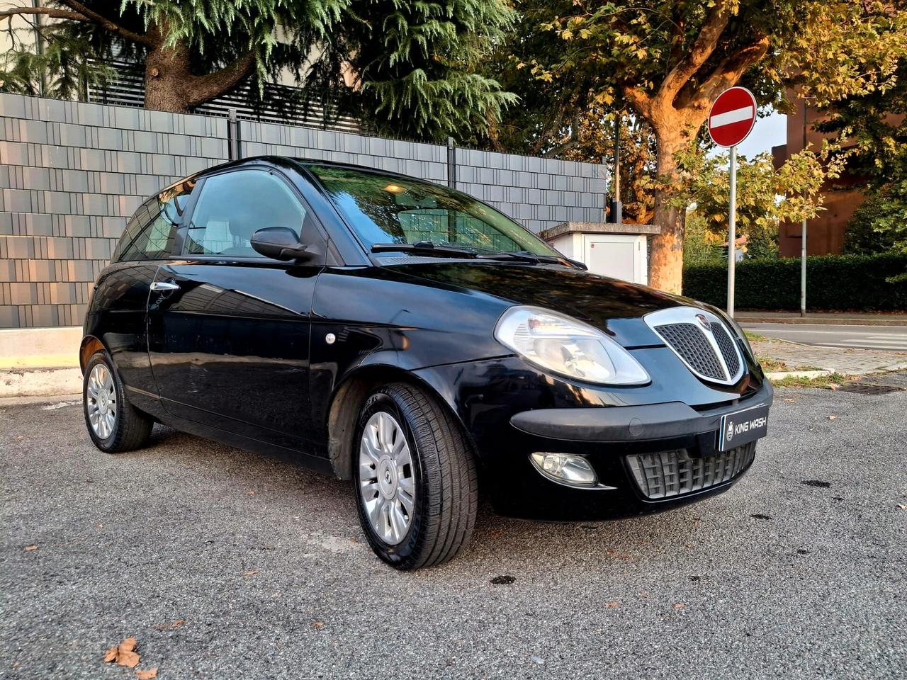 Lancia Ypsilon 1.2 Momo Design