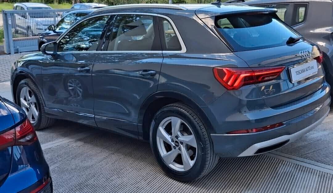 Audi Q3 150cv S tronic fari full led