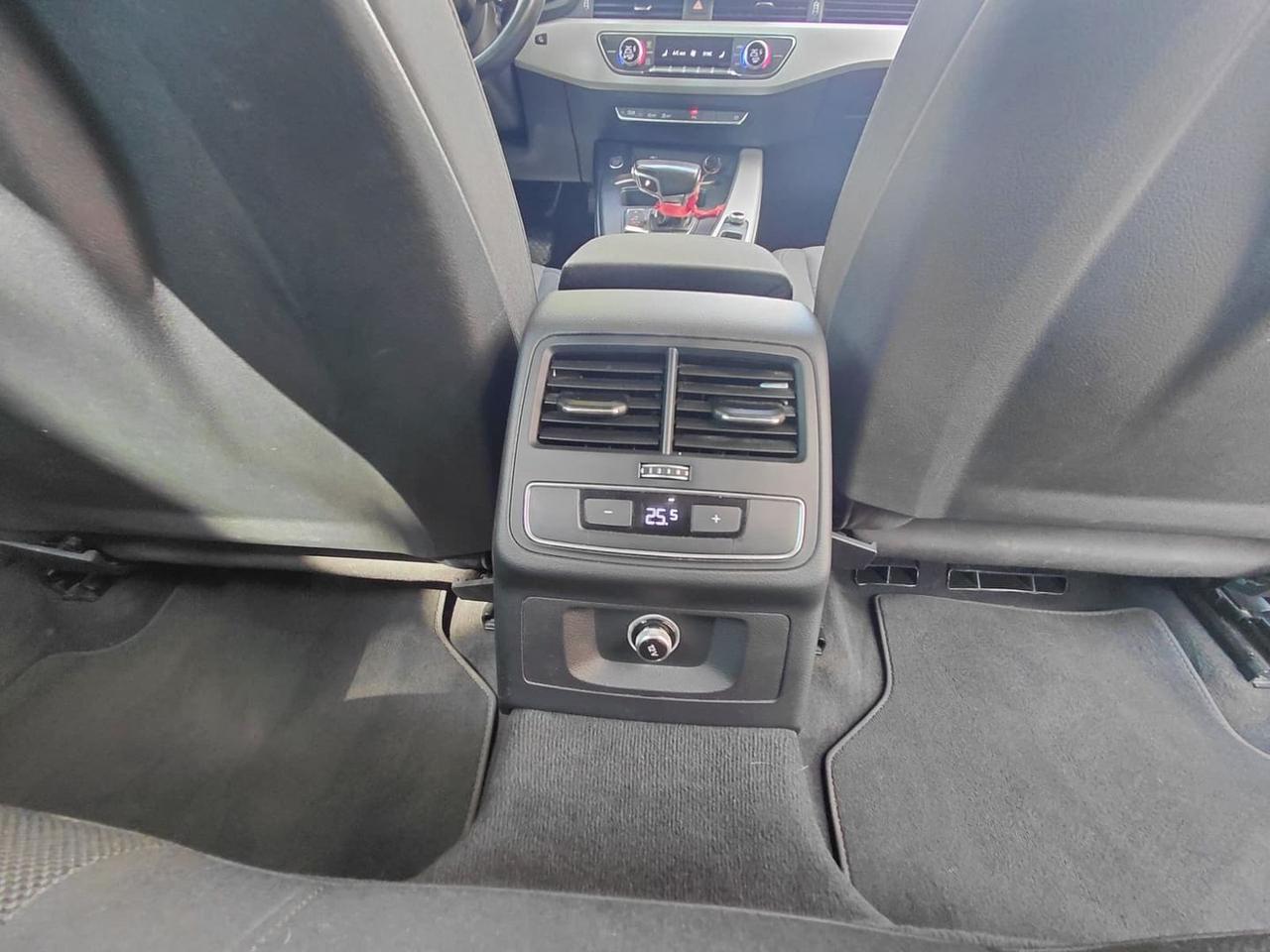 Audi A4 Business Advanced 40g-tron #11848