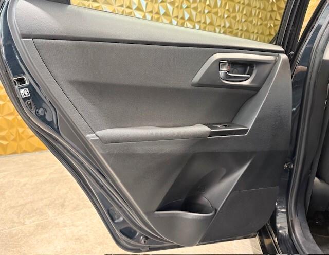 Toyota Auris 1.8 Hybrid Business