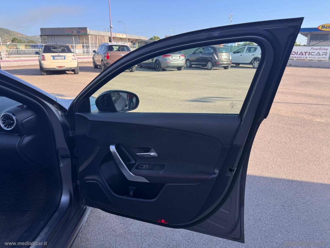 MERCEDES-BENZ A 180 d Automatic 4p. Premium