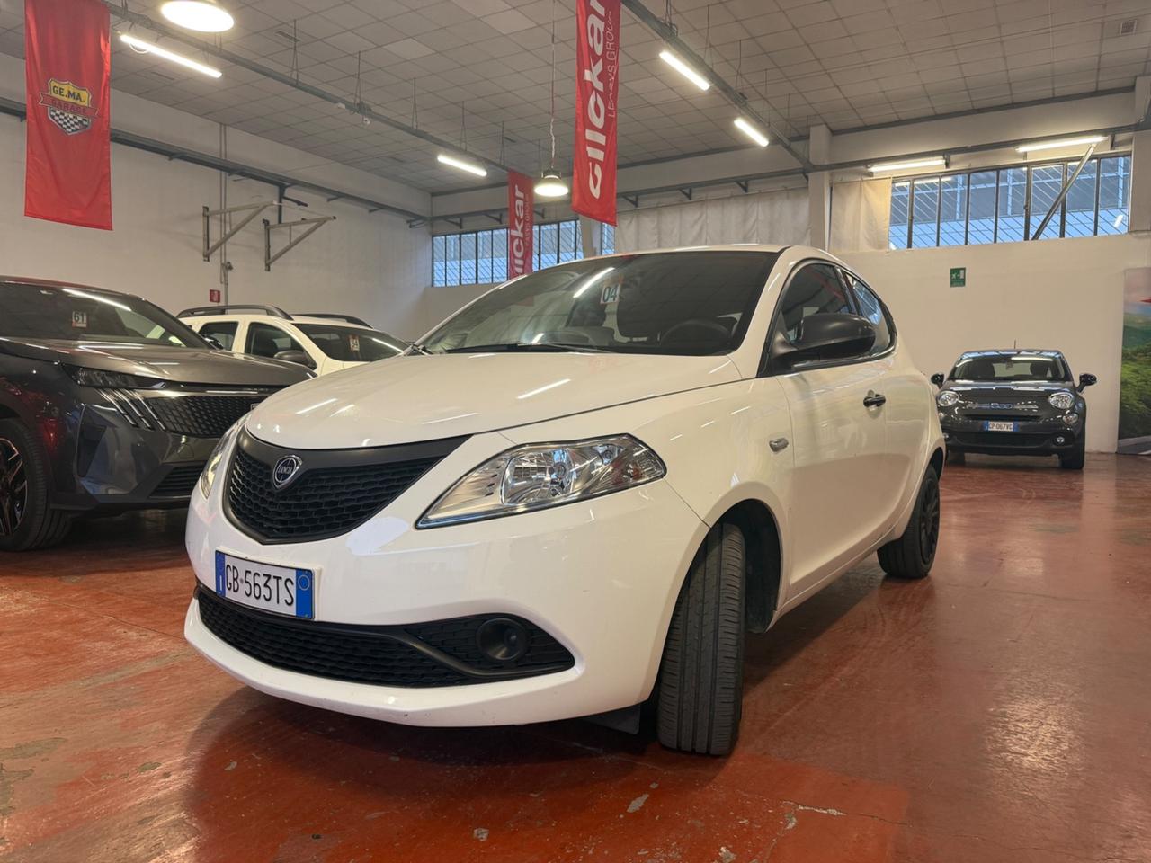 Lancia Ypsilon 1.0 FireFly 5 porte S&S Hybrid Ecochic Silver