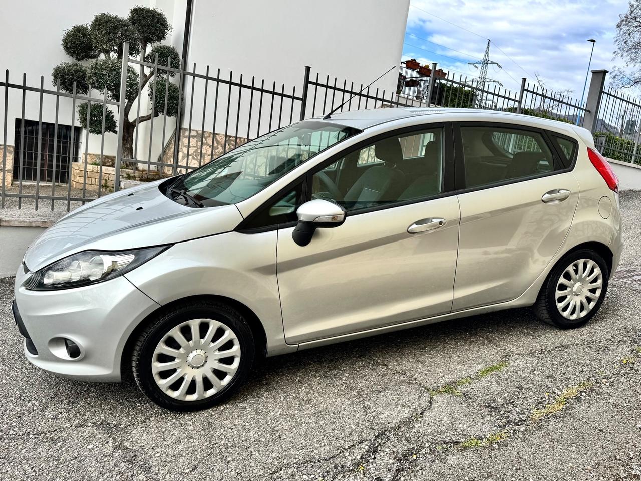 Ford Fiesta 1.2 ideale neopat garanzia 12 mesi