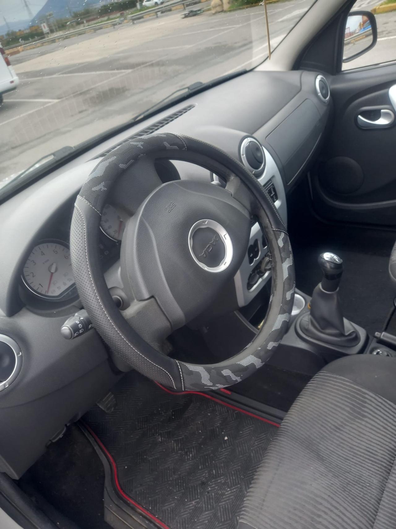 Dacia Logan 2010 con gancio traino